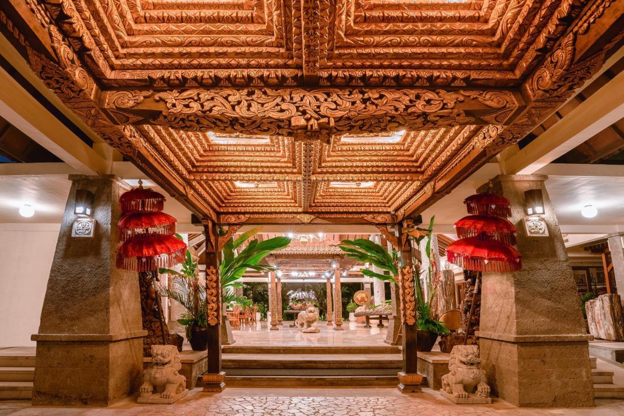 Hotel Kumala Pantai Легиан Экстерьер фото