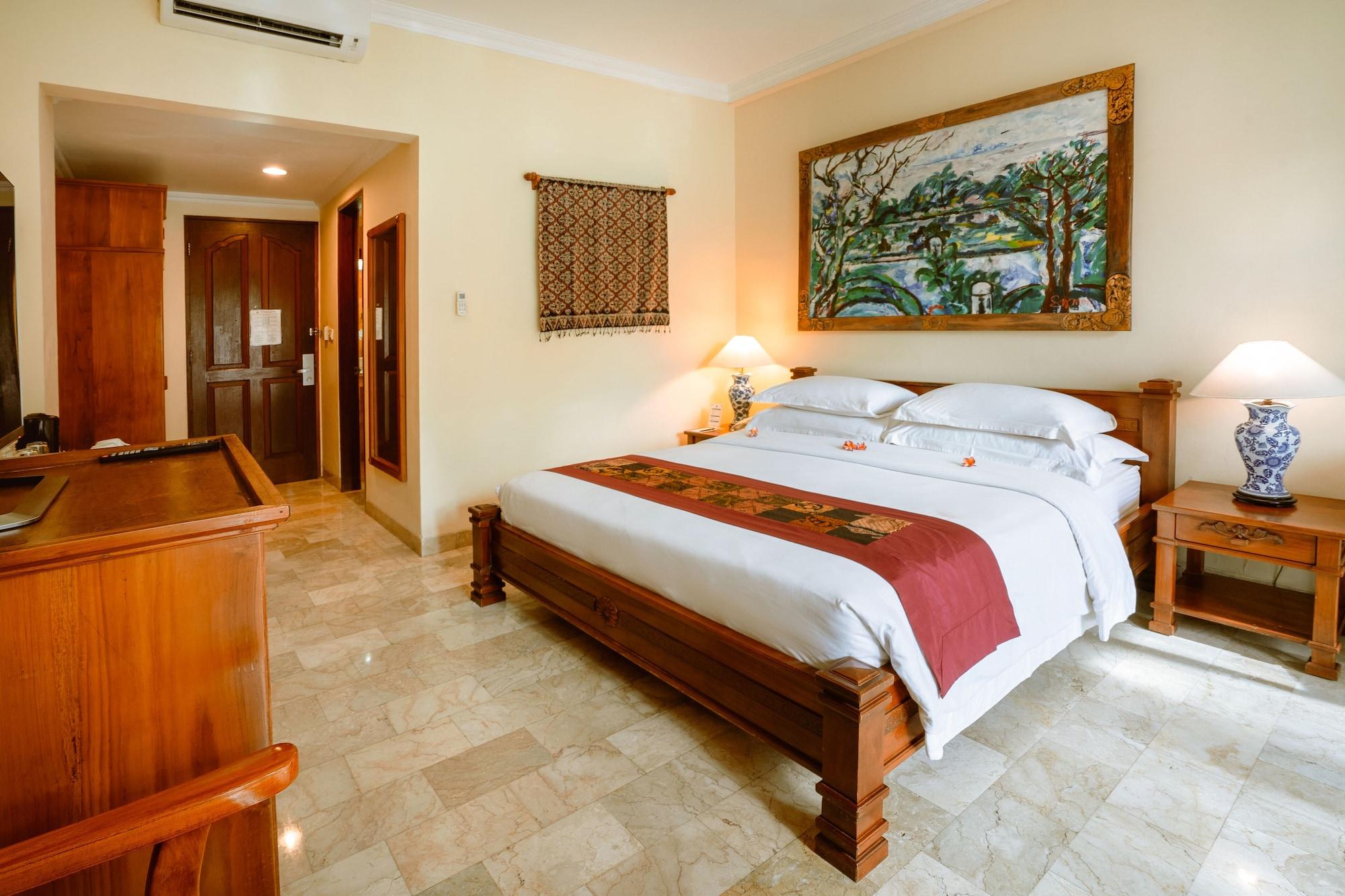 Hotel Kumala Pantai Легиан Экстерьер фото