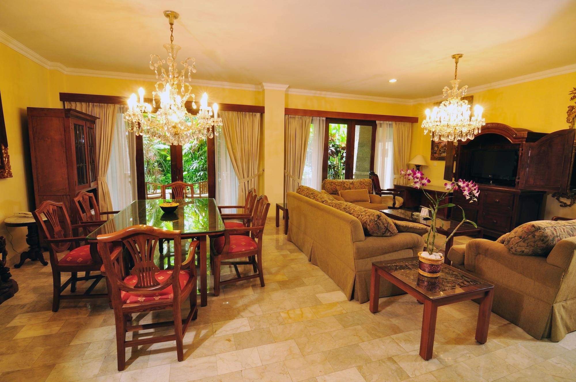 Hotel Kumala Pantai Легиан Экстерьер фото