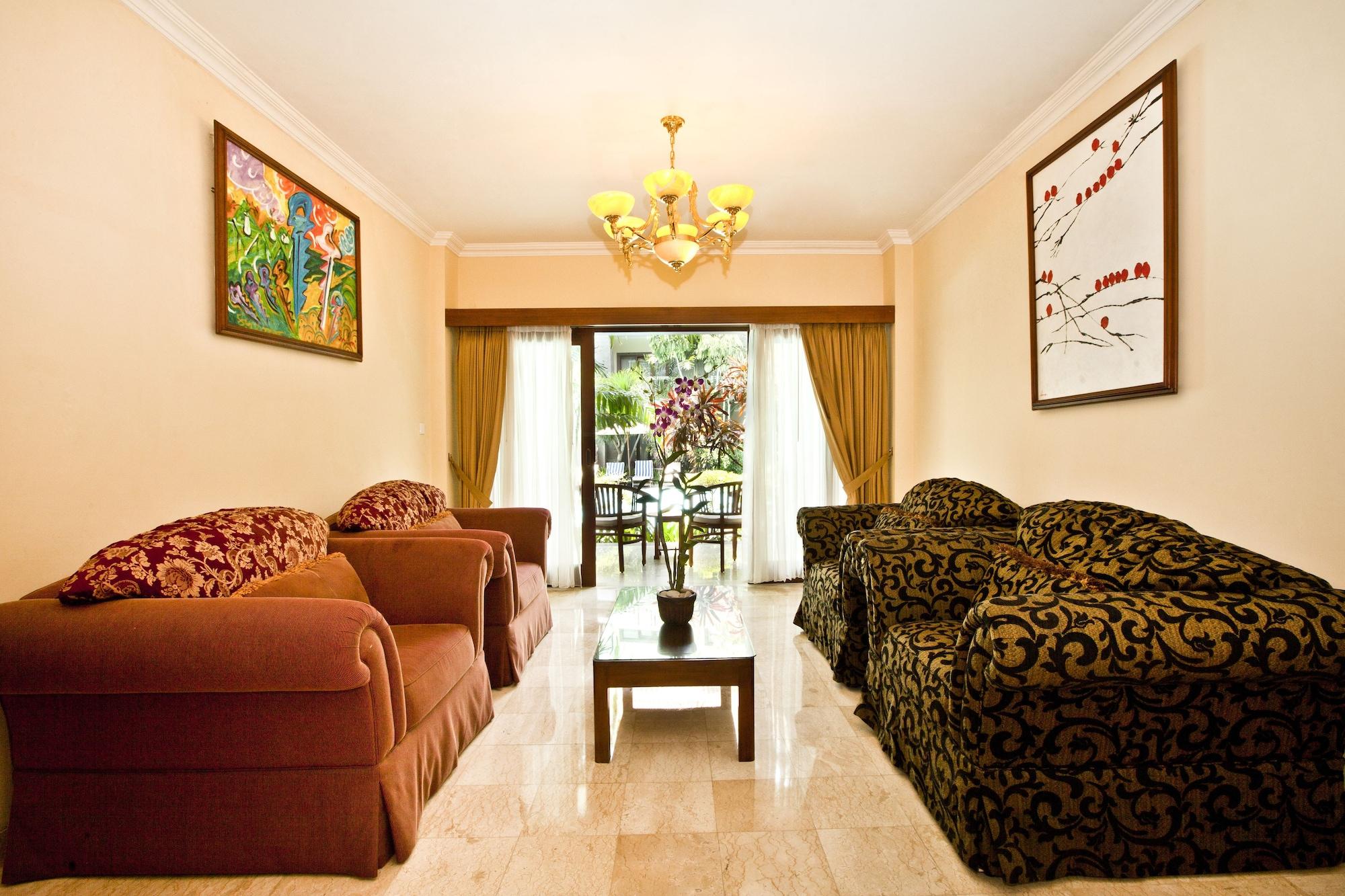 Hotel Kumala Pantai Легиан Экстерьер фото