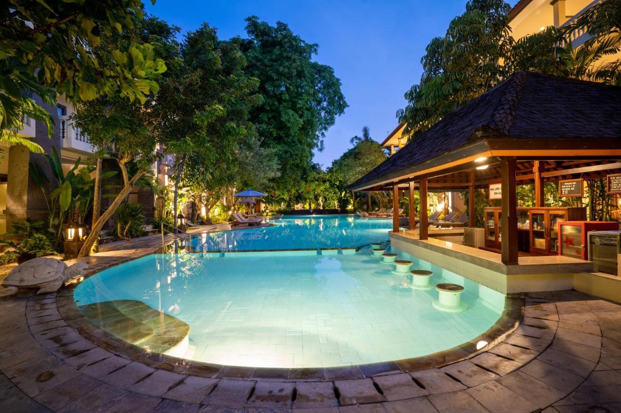 Hotel Kumala Pantai Легиан Экстерьер фото