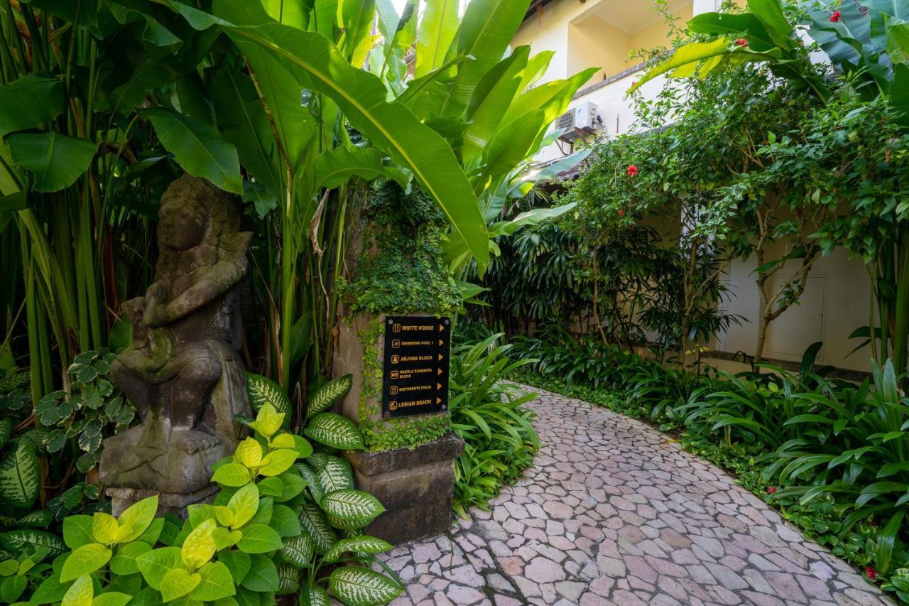Hotel Kumala Pantai Легиан Экстерьер фото
