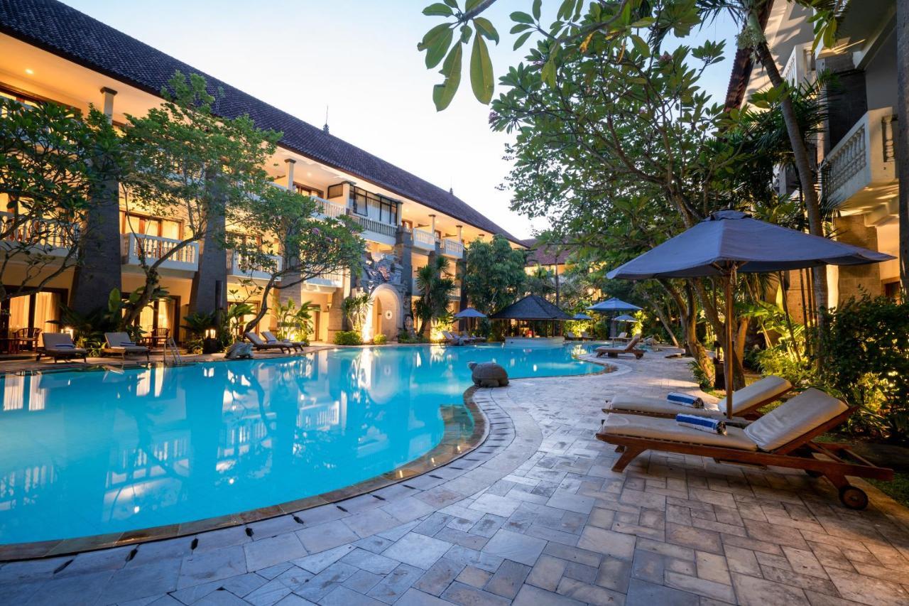Hotel Kumala Pantai Легиан Экстерьер фото