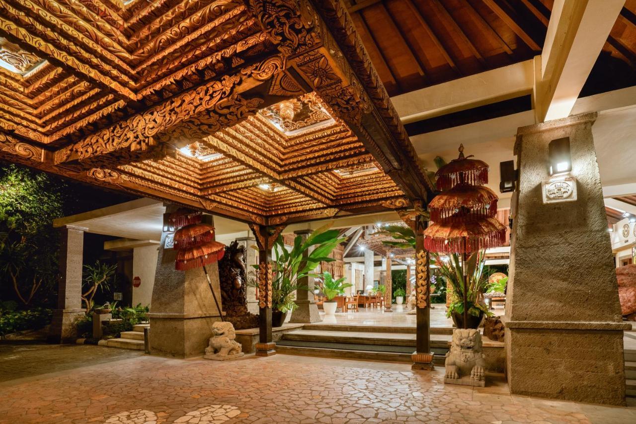 Hotel Kumala Pantai Легиан Экстерьер фото