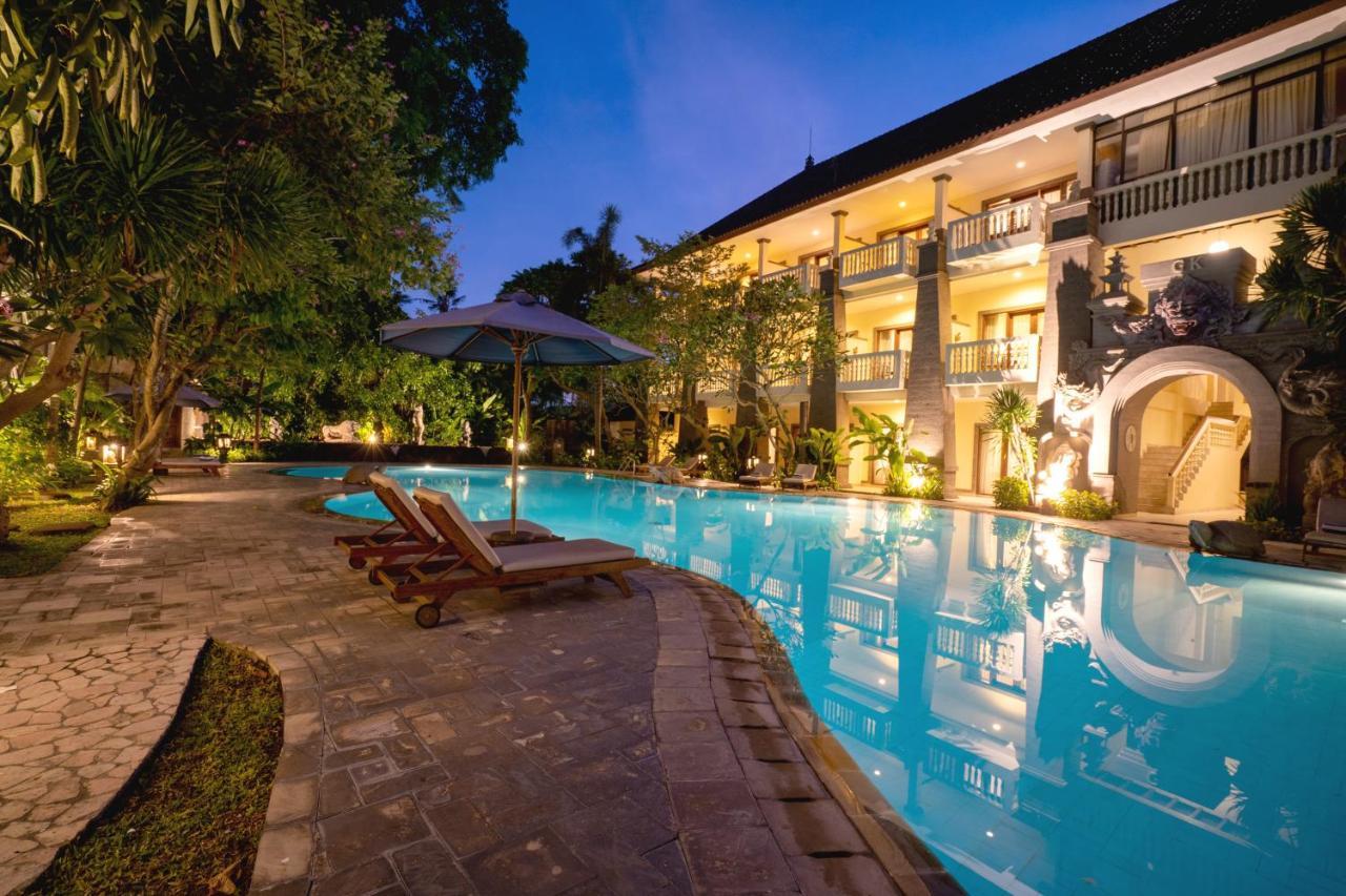 Hotel Kumala Pantai Легиан Экстерьер фото