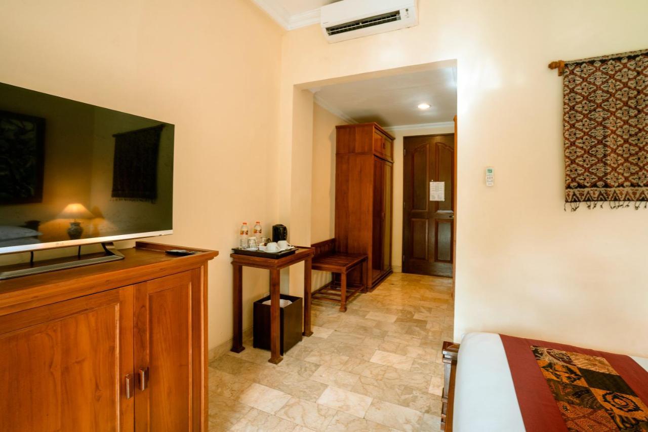 Hotel Kumala Pantai Легиан Экстерьер фото