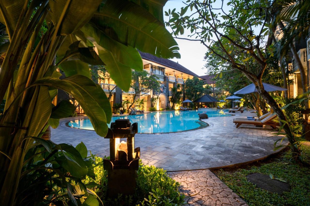 Hotel Kumala Pantai Легиан Экстерьер фото