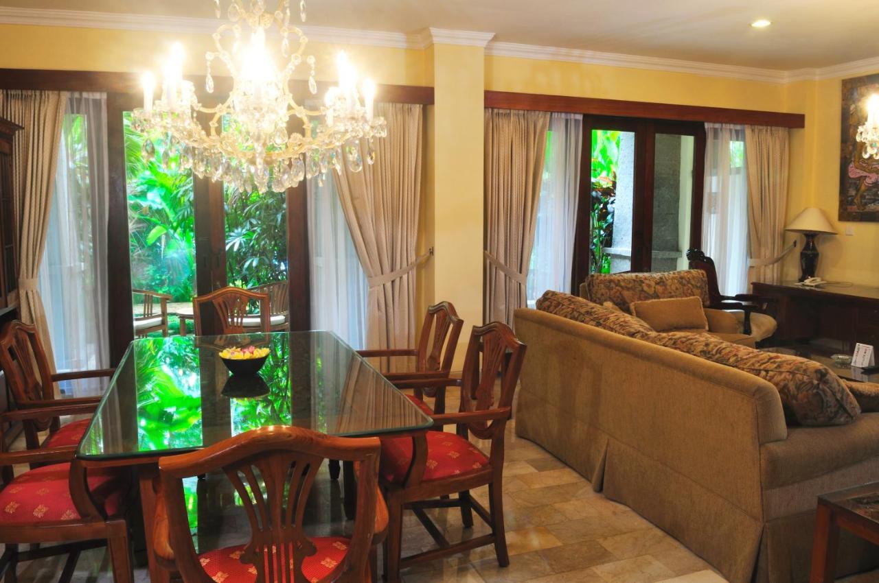 Hotel Kumala Pantai Легиан Экстерьер фото