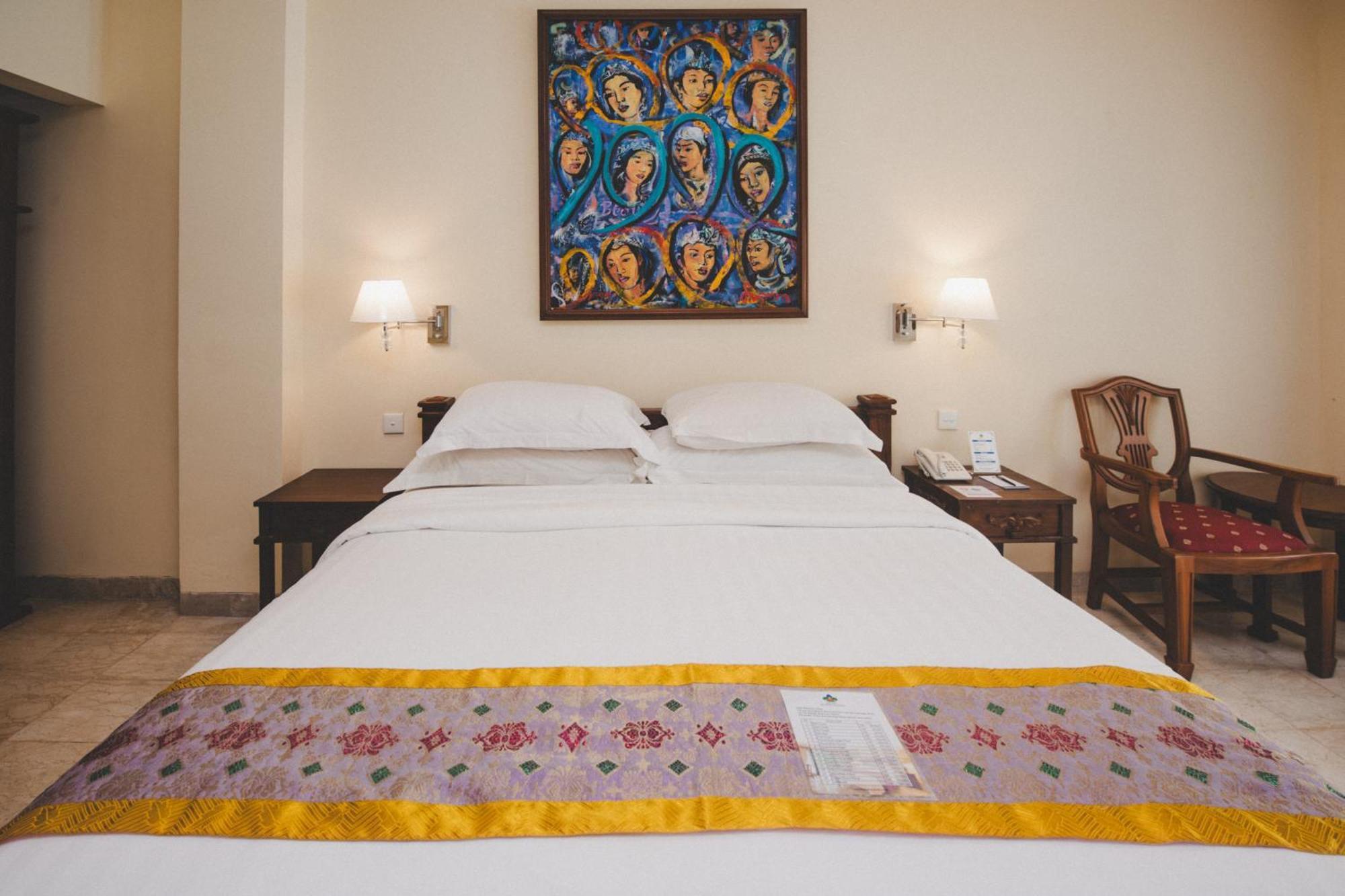 Hotel Kumala Pantai Легиан Экстерьер фото