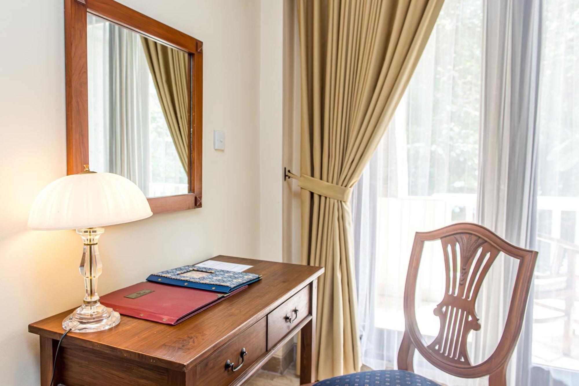 Hotel Kumala Pantai Легиан Экстерьер фото