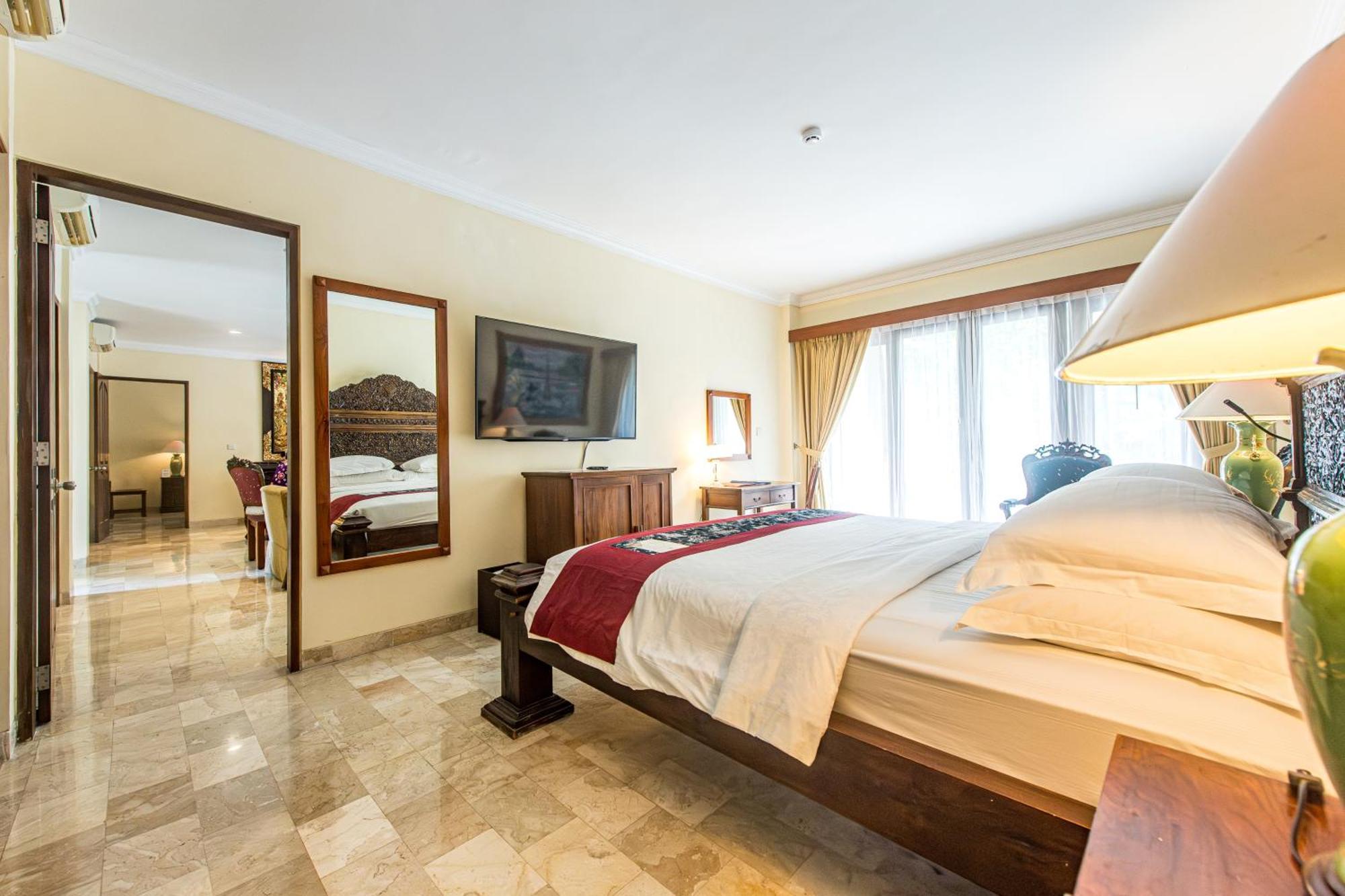 Hotel Kumala Pantai Легиан Экстерьер фото