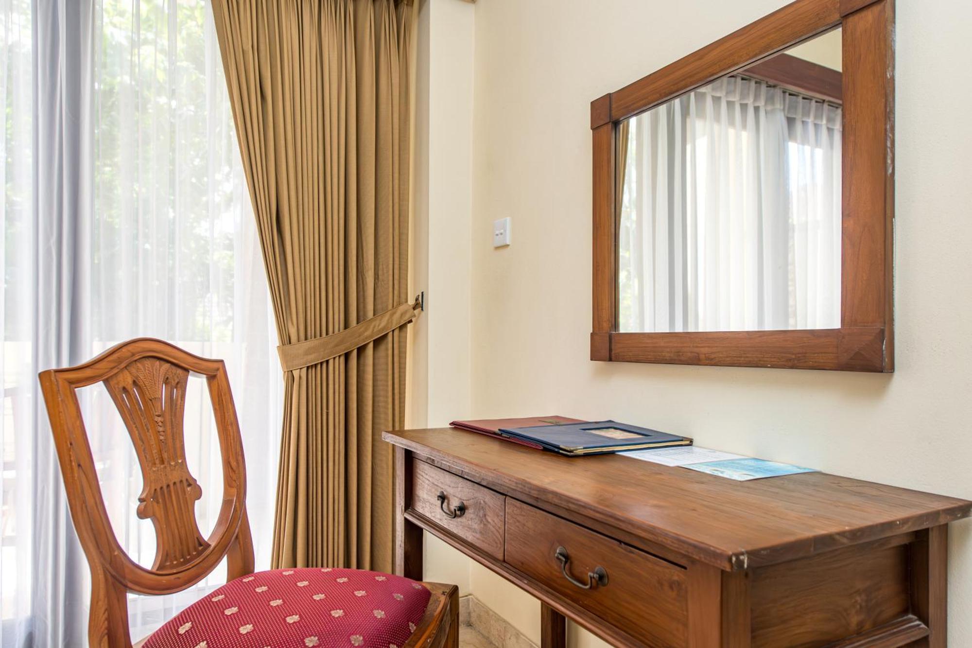 Hotel Kumala Pantai Легиан Экстерьер фото