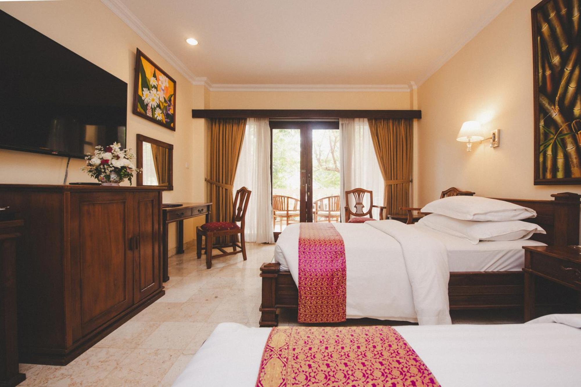 Hotel Kumala Pantai Легиан Экстерьер фото