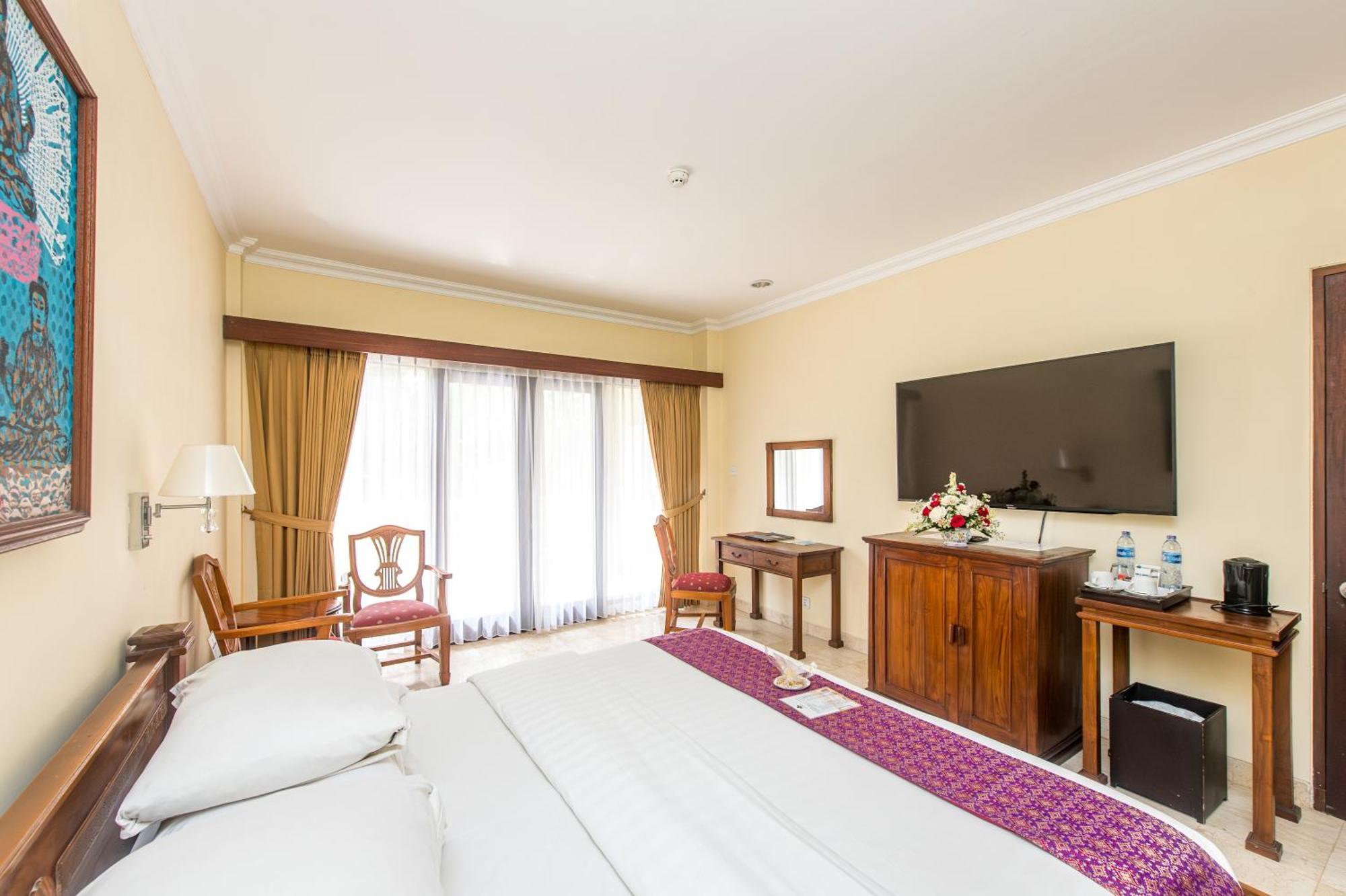Hotel Kumala Pantai Легиан Экстерьер фото
